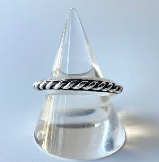 RI-0016/triangle twist ring