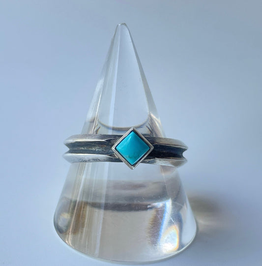 RI-0012/box pyramid turquoise ring