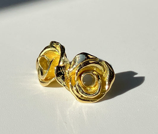 OT-0004/18k gold rose bead