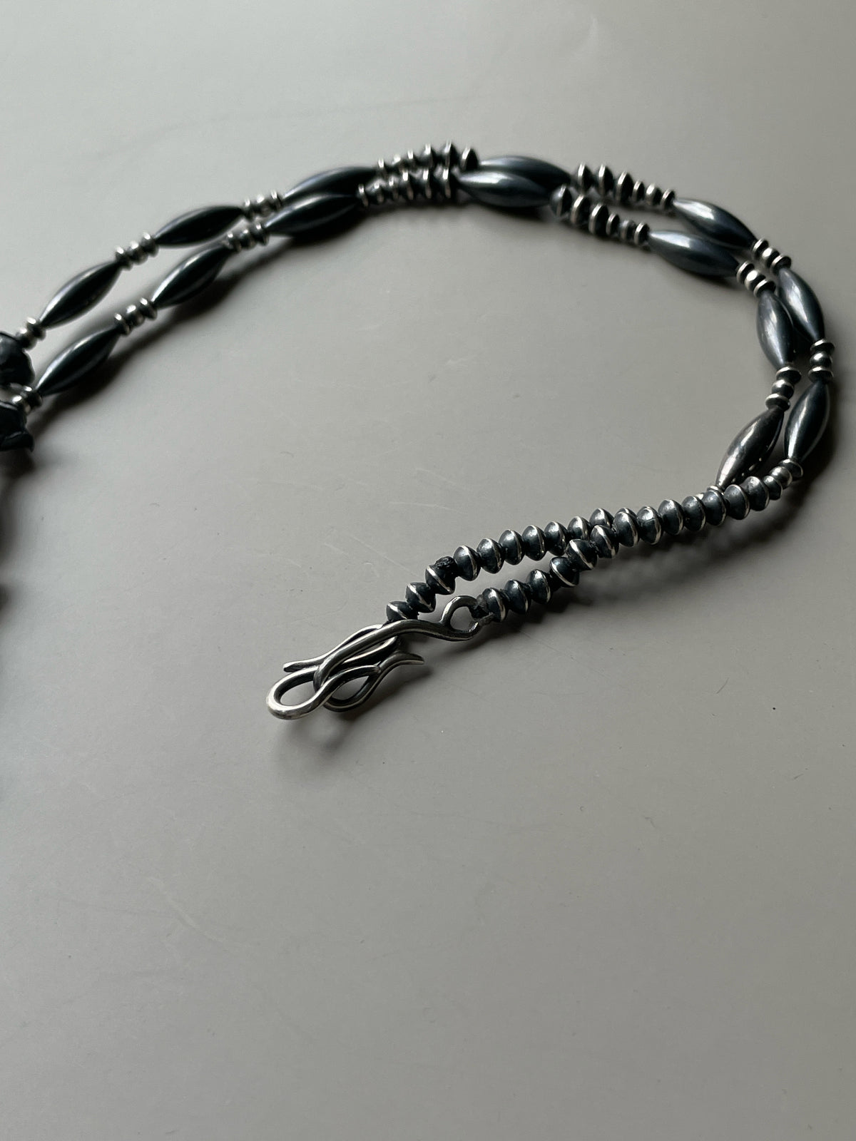 NE-0003-70/STAYTHAM original black perl necklace -rose- 70cm