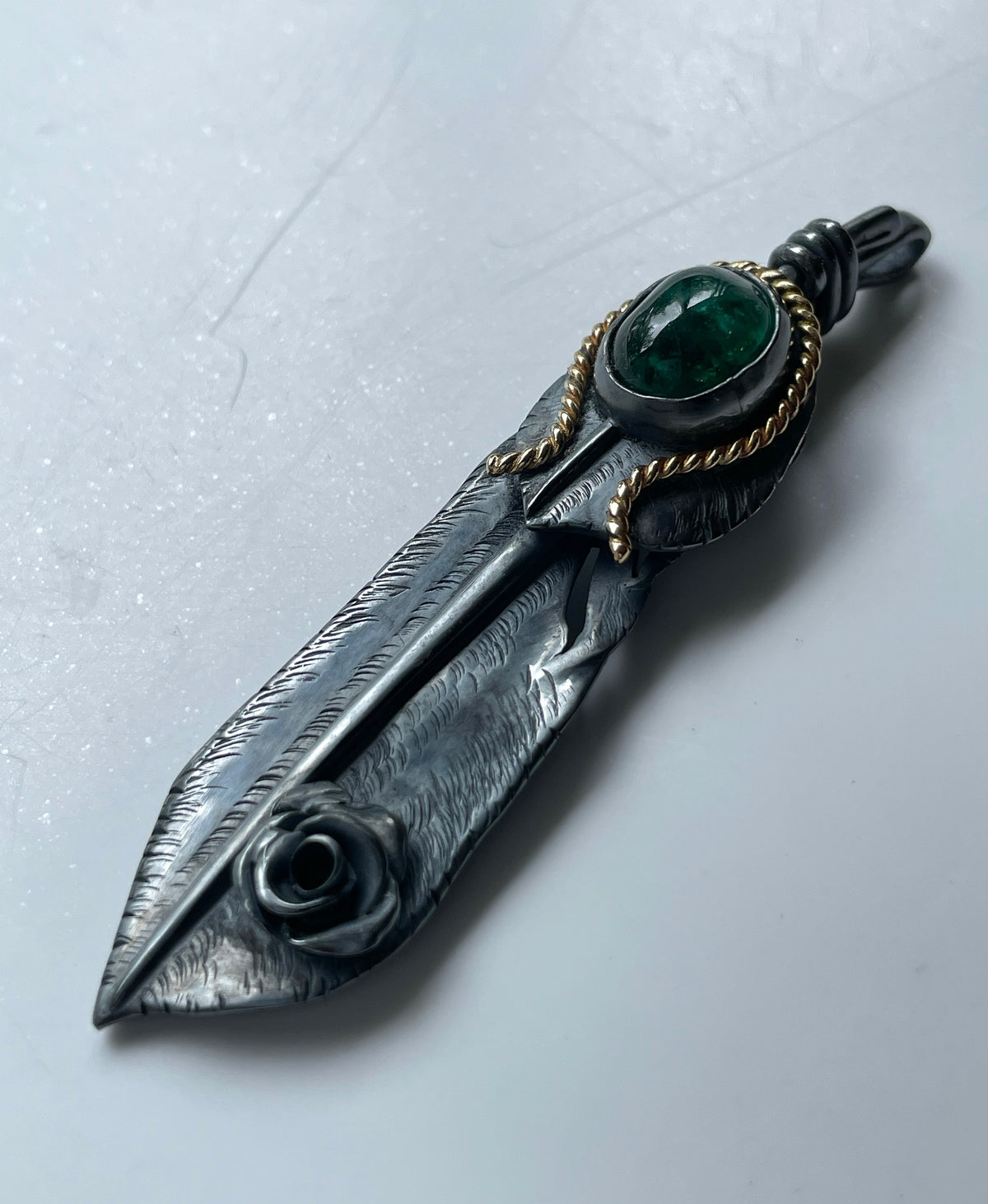 SPPEF-0002/feather large rose,K18 horseshoe twist rope&emerald